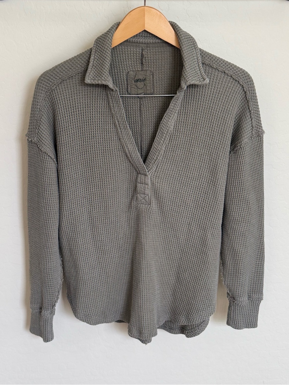 Aerie LumberJane Olive Green Hi-Low Waffle Knit Henley Pullover Sweater XS EUC